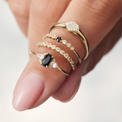 Niebieski diament w złotej oprawie