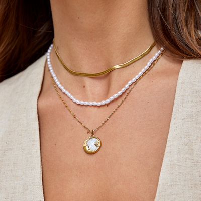 Złoty naszyjnik z ogniem